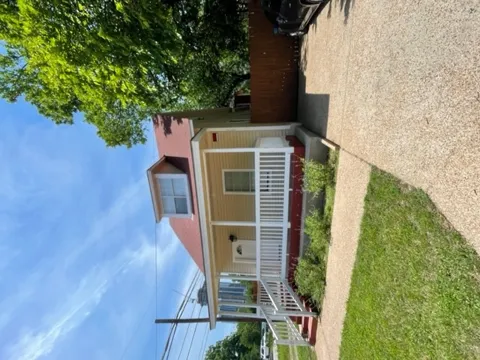 208 Medina Street