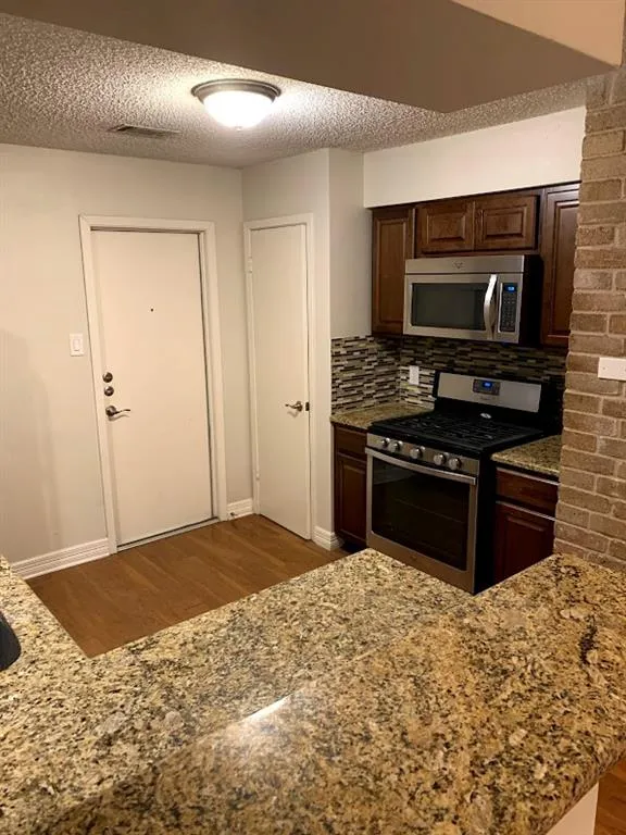 704 Chestnut Crossing Cedar Park, TX 78613