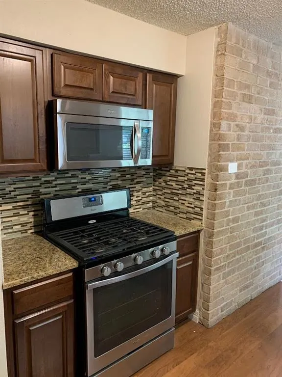 704 Chestnut Crossing Cedar Park, TX 78613