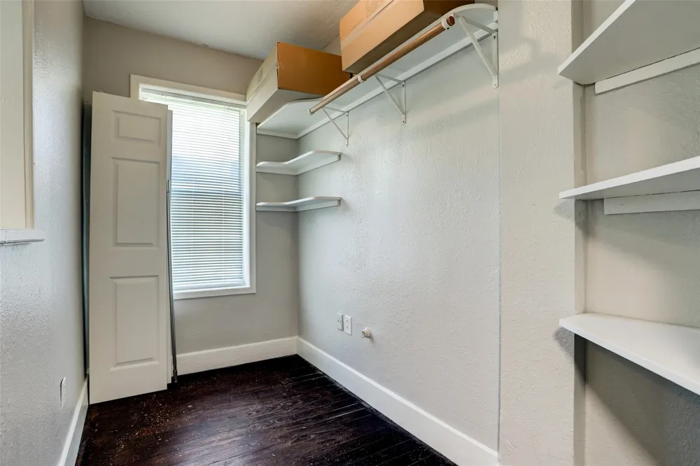 523 E Mulberry Street Angleton, TX 77515