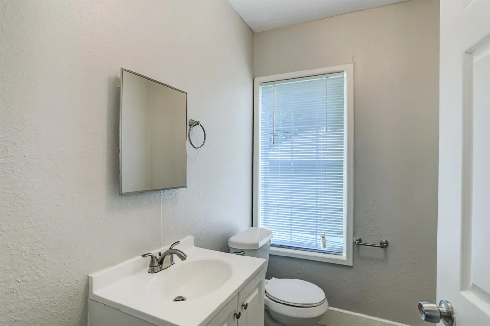 523 E Mulberry Street Angleton, TX 77515