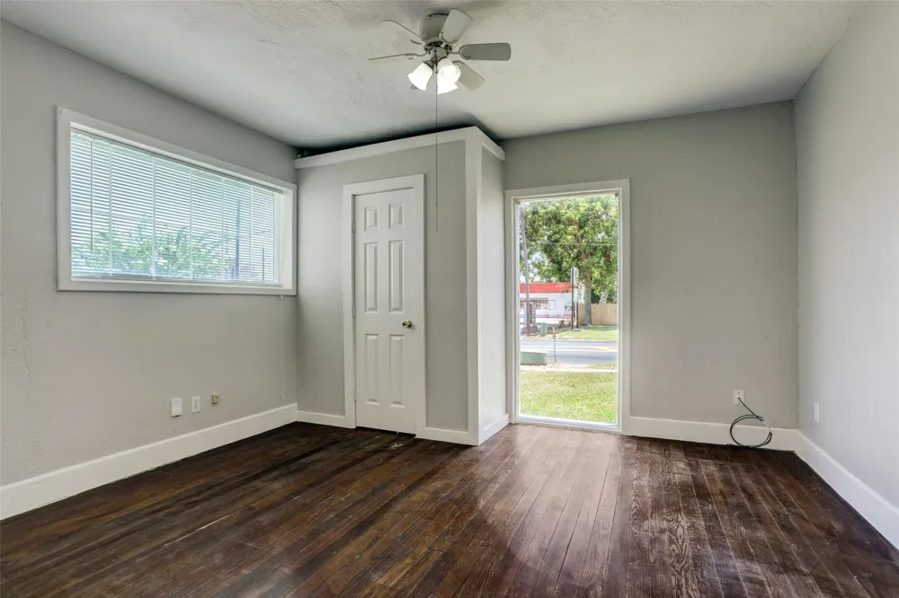 523 E Mulberry Street Angleton, TX 77515