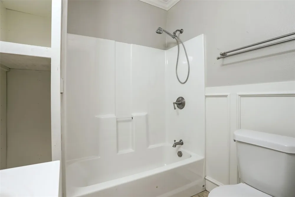 523 E Mulberry Street Angleton, TX 77515