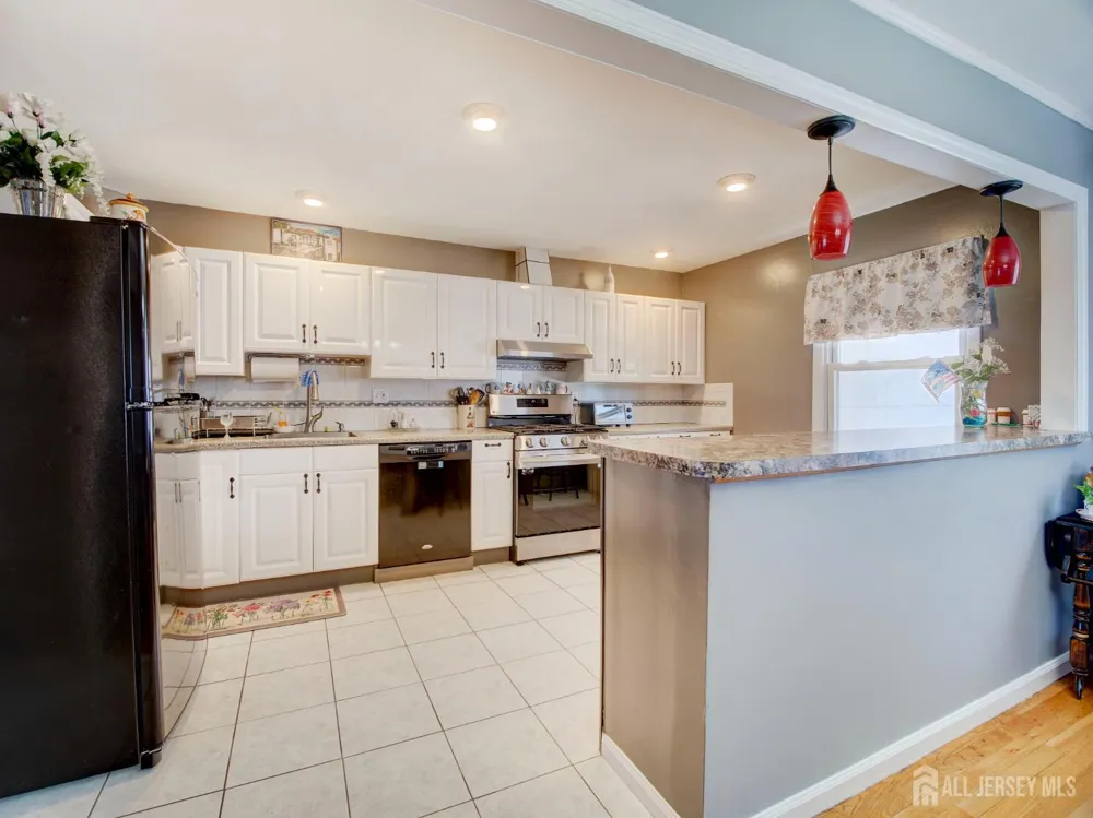 60 S Cliff Road S Colonia, NJ 07067