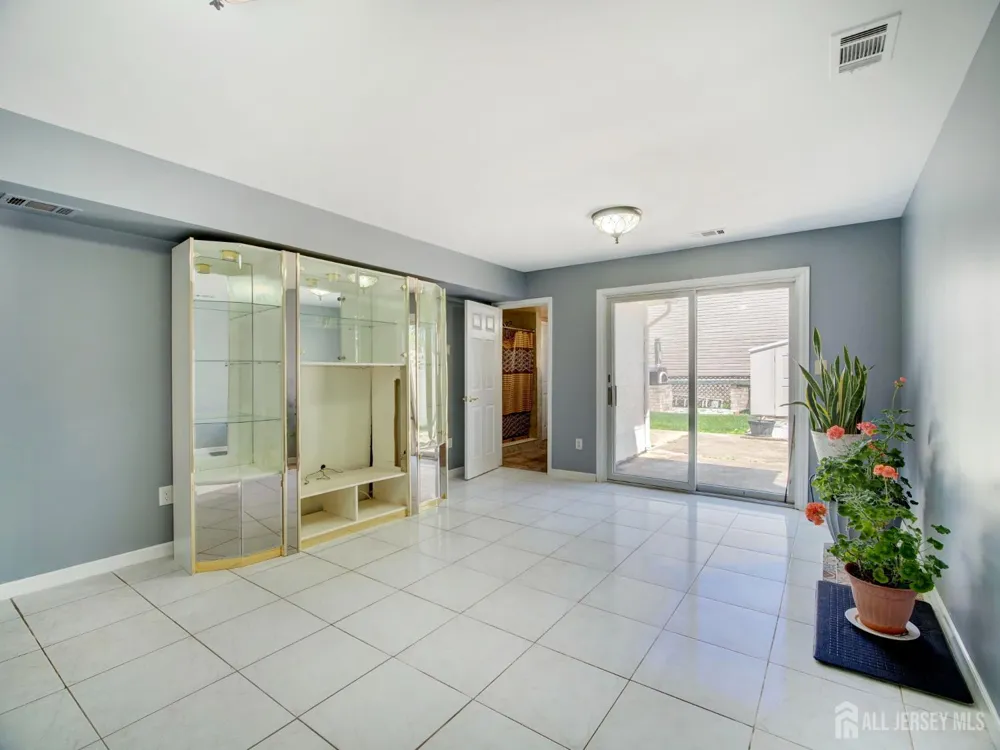 60 S Cliff Road S Colonia, NJ 07067