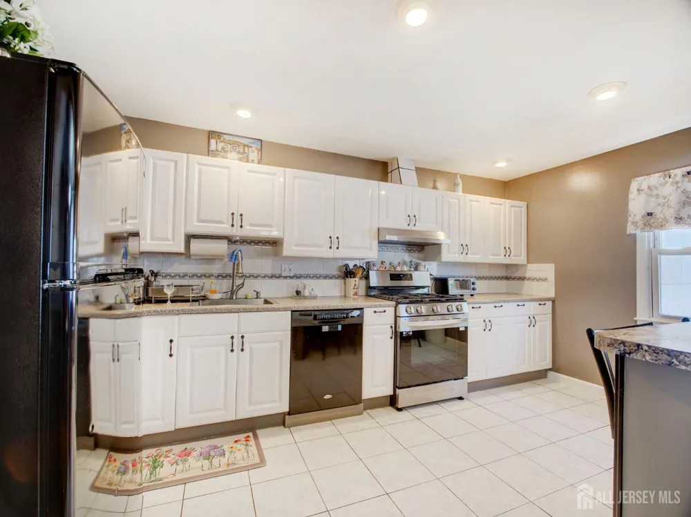 60 S Cliff Road S Colonia, NJ 07067