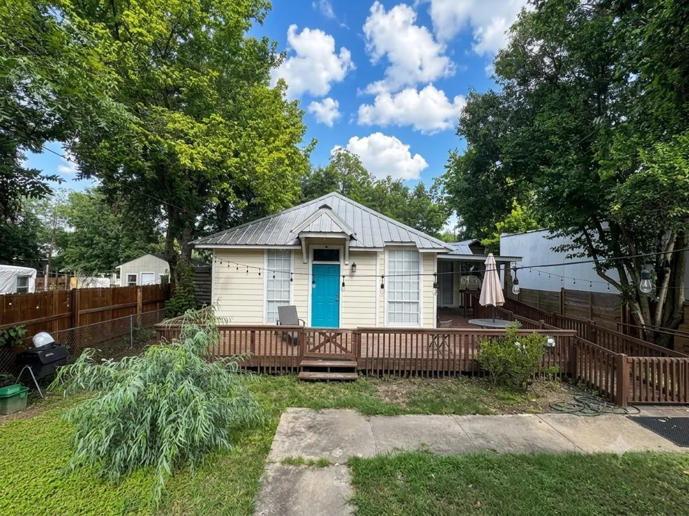 2213 S 3RD STREET Austin, TX 78704