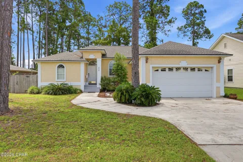 208 Palm Circle