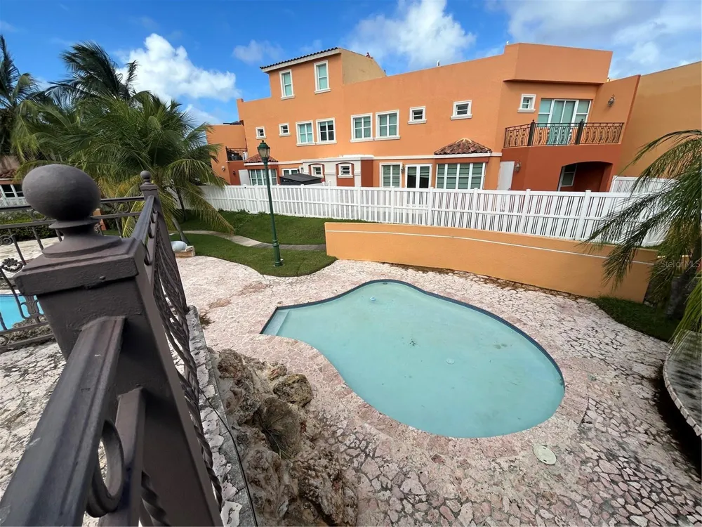 C11 BRIGHTON COUNTRY CLUB Dorado, PR 00646