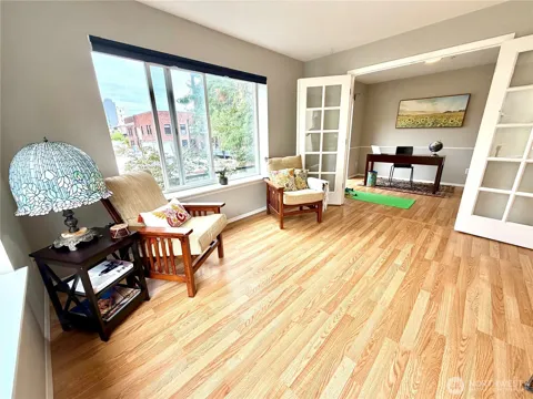 712 E Denny Way #401