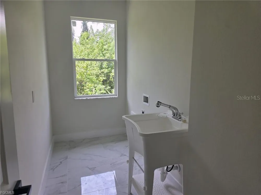 3852 HOPEVALE STREET Fort Myers, FL 33905