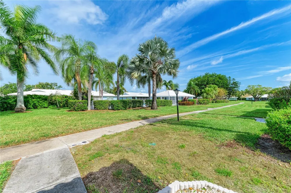 804 67TH STREET W #804 Bradenton, FL 34209