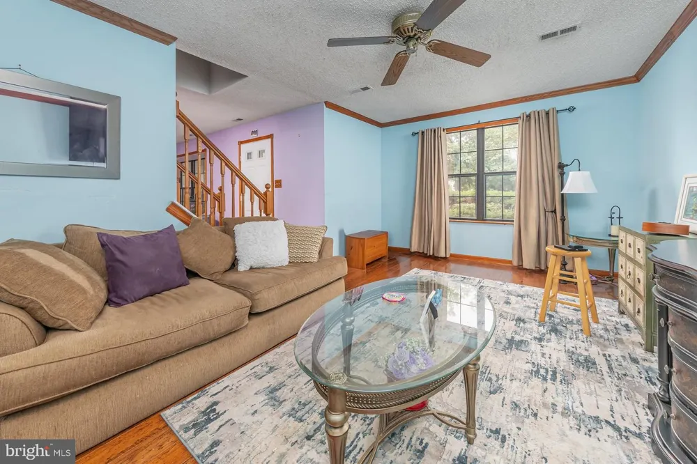 18 INNSBRUCK DRIVE Sicklerville, NJ 08081