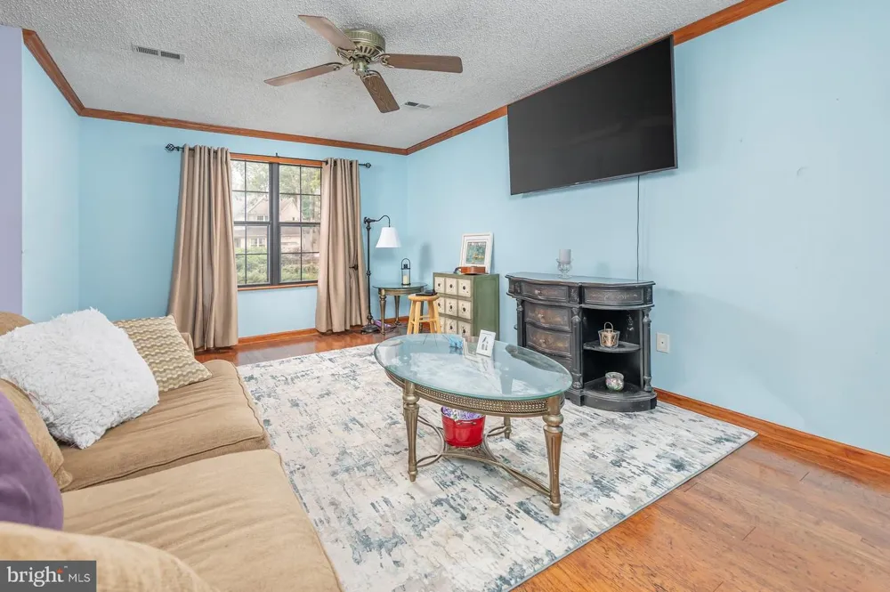 18 INNSBRUCK DRIVE Sicklerville, NJ 08081
