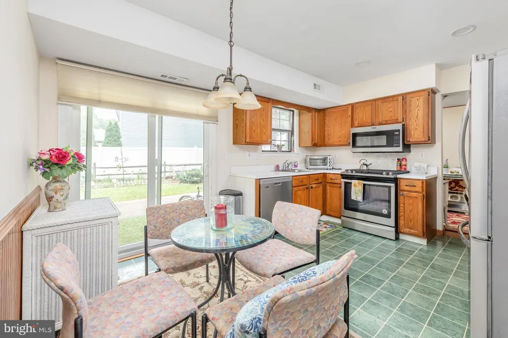 18 INNSBRUCK DRIVE Sicklerville, NJ 08081