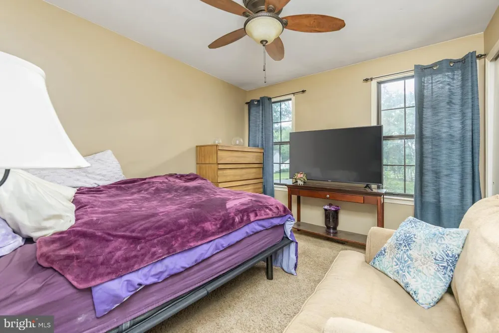 18 INNSBRUCK DRIVE Sicklerville, NJ 08081