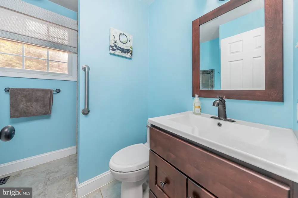 18 INNSBRUCK DRIVE Sicklerville, NJ 08081