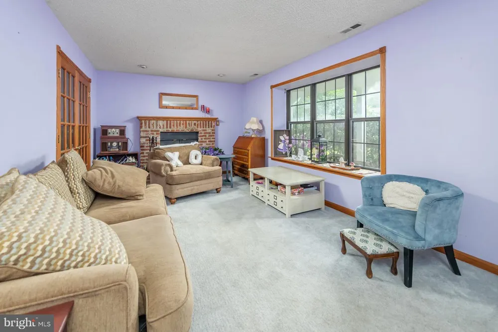 18 INNSBRUCK DRIVE Sicklerville, NJ 08081