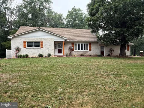 11 WAGNER DRIVE