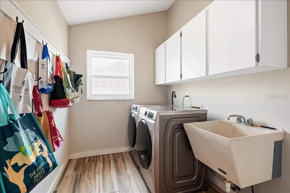 5438 DOMINICA CIRCLE Sarasota, FL 34233
