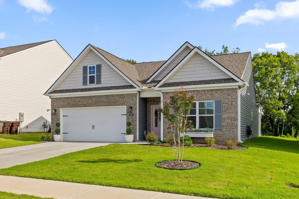 5697 Prickly Loop Ooltewah, TN 37363