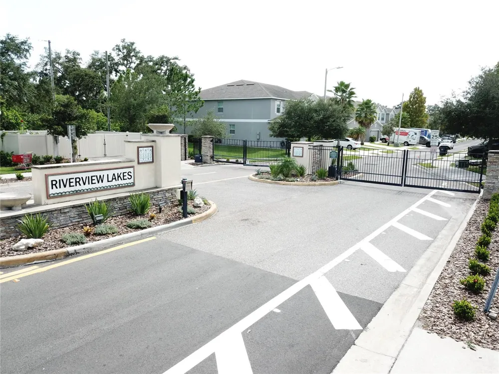 10676 LAKE MONTAUK DRIVE Riverview, FL 33578