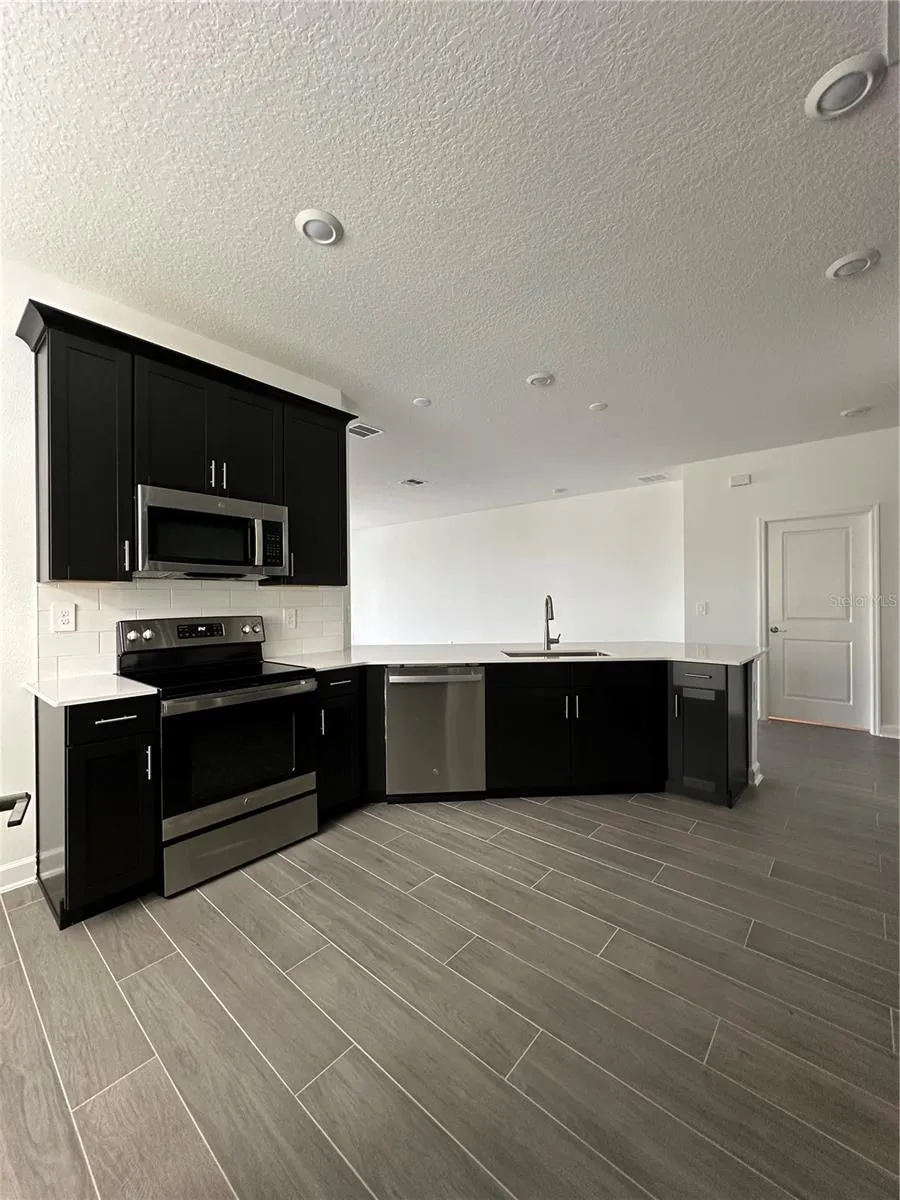 1656 CONTENTMENT LOOP Kissimmee, FL 34744
