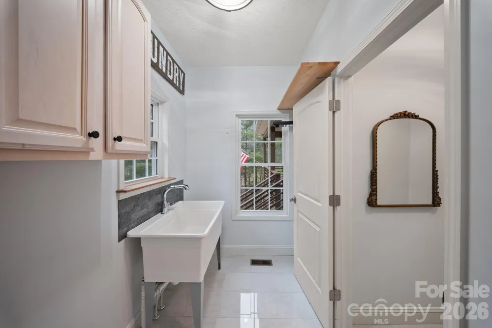 21 Hope Road Weaverville, NC 28787