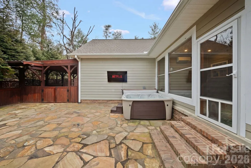 21 Hope Road Weaverville, NC 28787