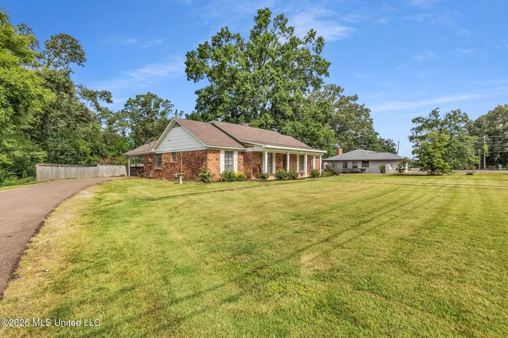 202 Moore Drive Batesville, MS 38606