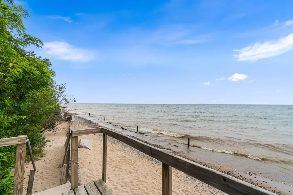 7126 Ridgeway Street Fennville, MI 49408