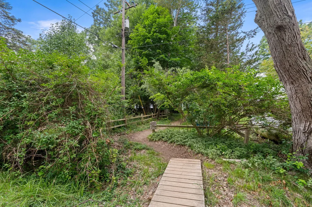 7126 Ridgeway Street Fennville, MI 49408