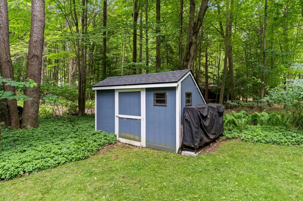 7126 Ridgeway Street Fennville, MI 49408