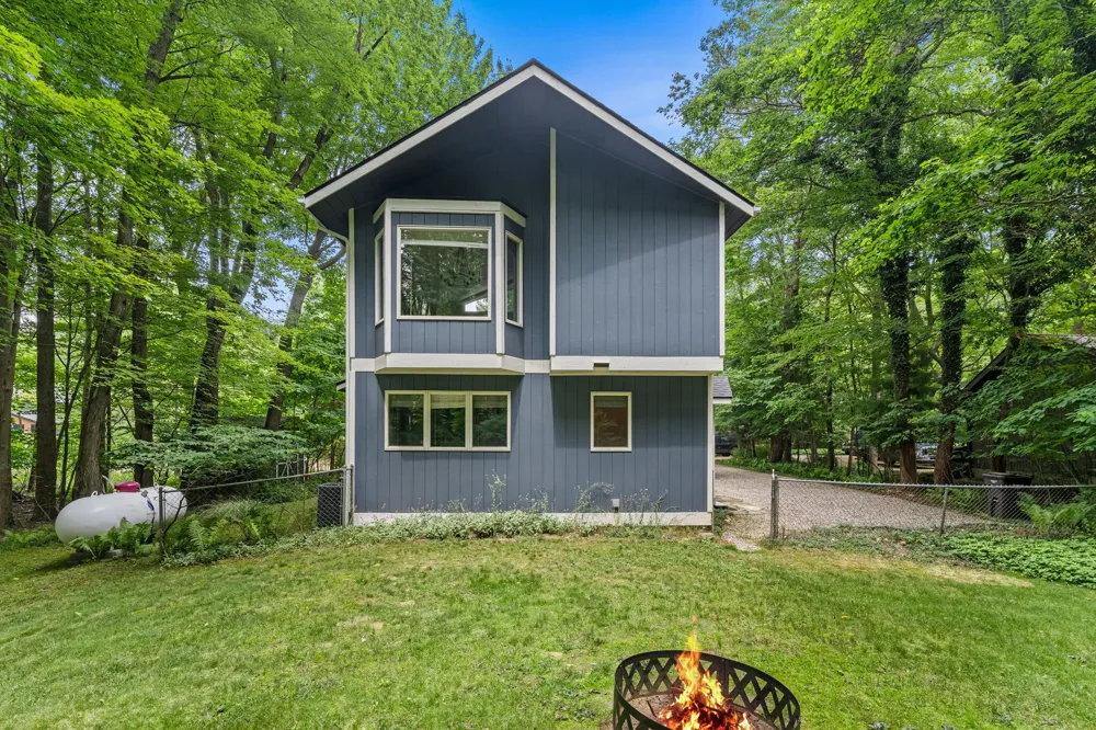 7126 Ridgeway Street Fennville, MI 49408