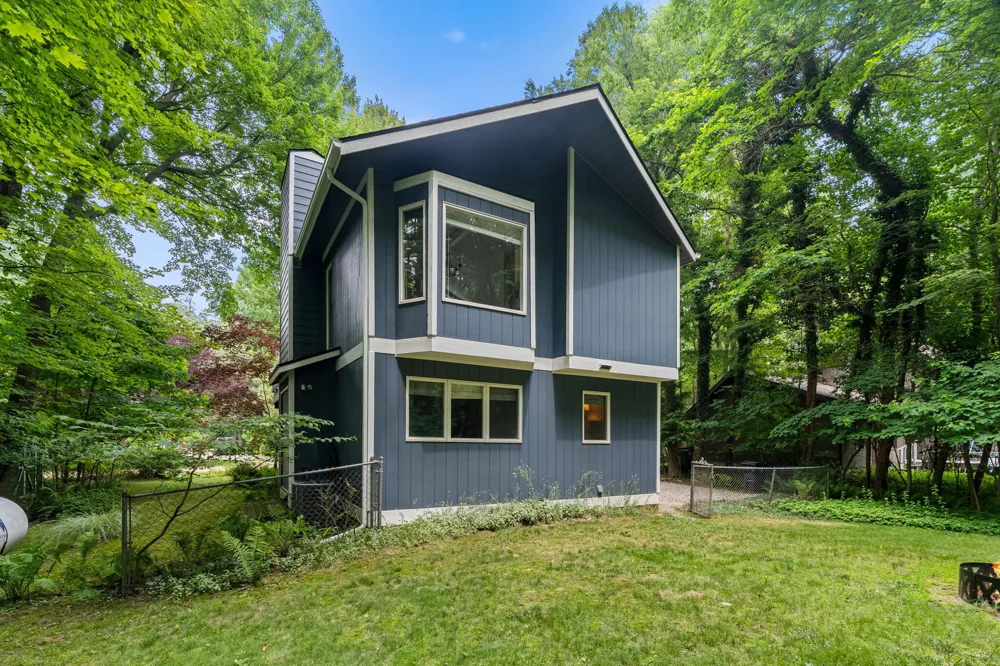 7126 Ridgeway Street Fennville, MI 49408
