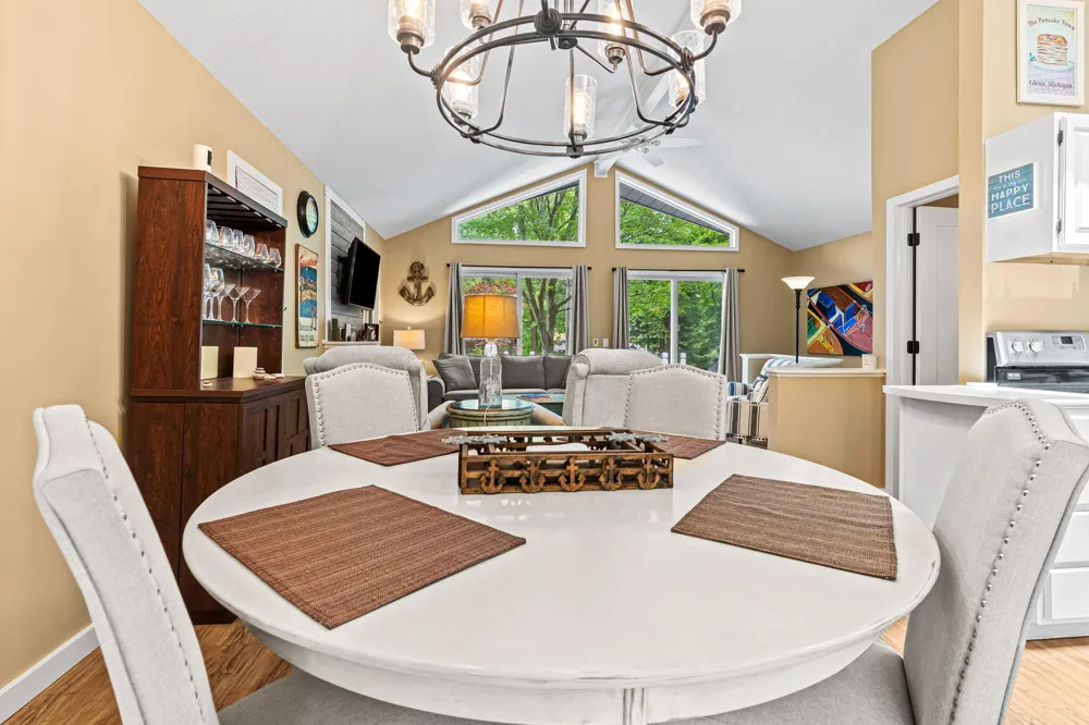 7126 Ridgeway Street Fennville, MI 49408