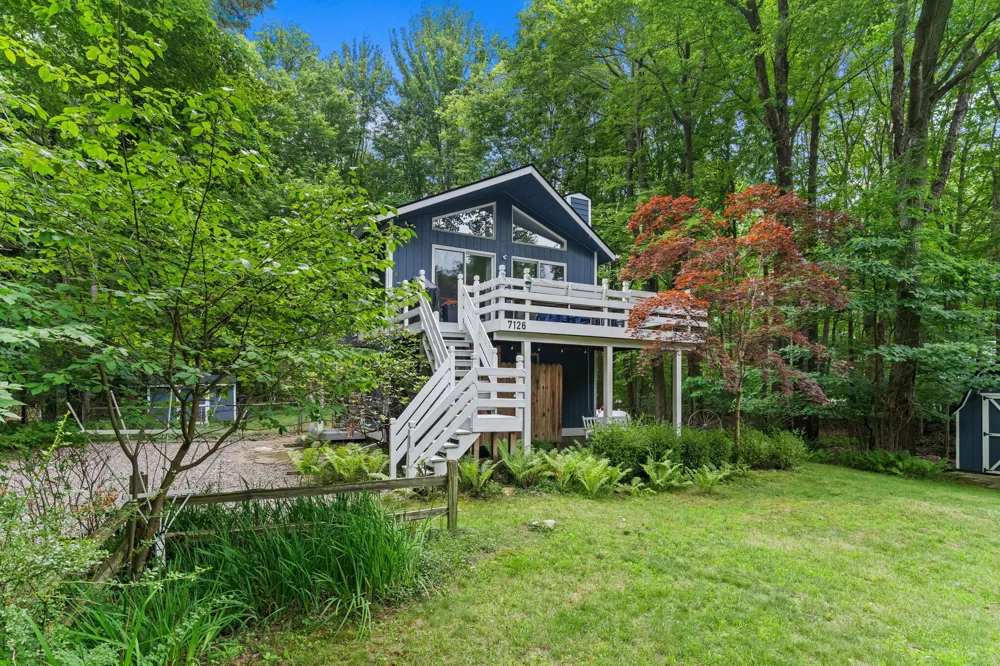 7126 Ridgeway Street Fennville, MI 49408