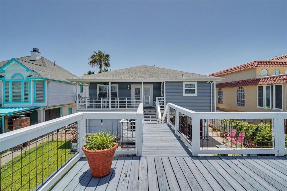 897 Bonita Street Bayou Vista, TX 77563