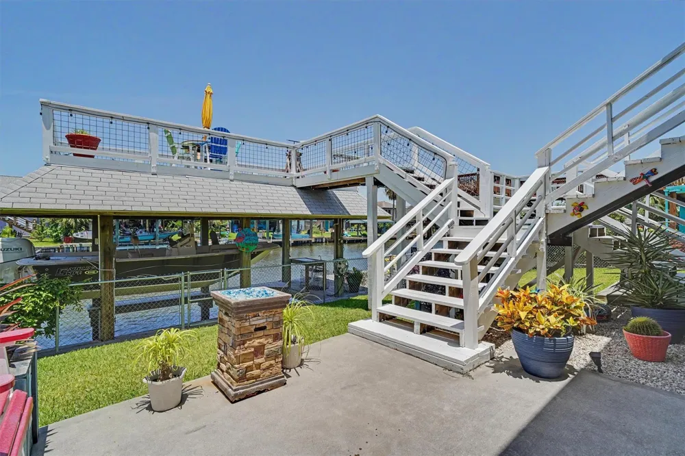 897 Bonita Street Bayou Vista, TX 77563