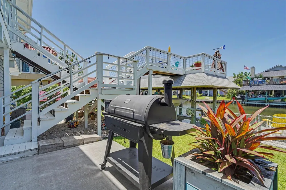 897 Bonita Street Bayou Vista, TX 77563