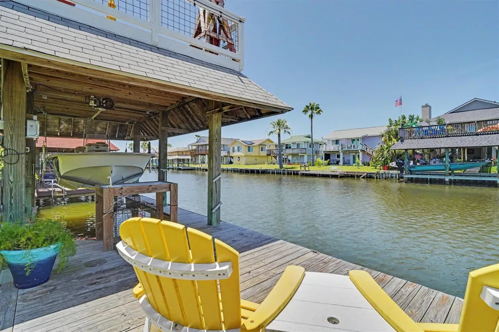897 Bonita Street Bayou Vista, TX 77563