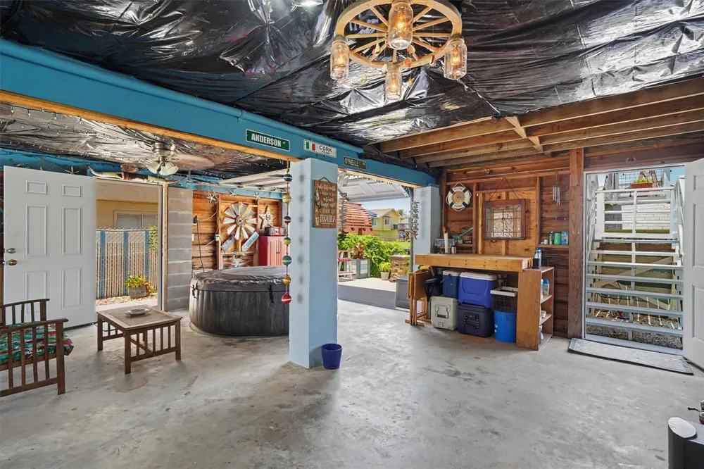897 Bonita Street Bayou Vista, TX 77563