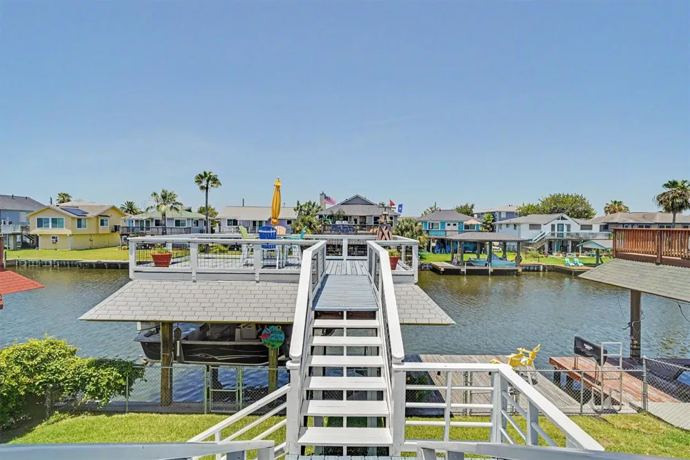 897 Bonita Street Bayou Vista, TX 77563