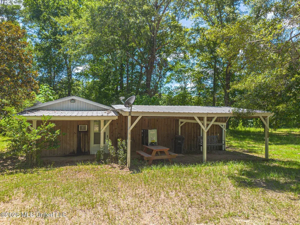 2229 Perkinston-silver Run Road Perkinston, MS 39573