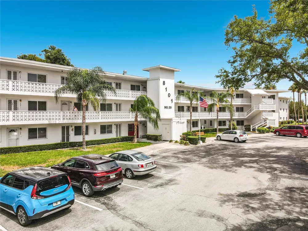 8101 113TH STREET #309 Seminole, FL 33772