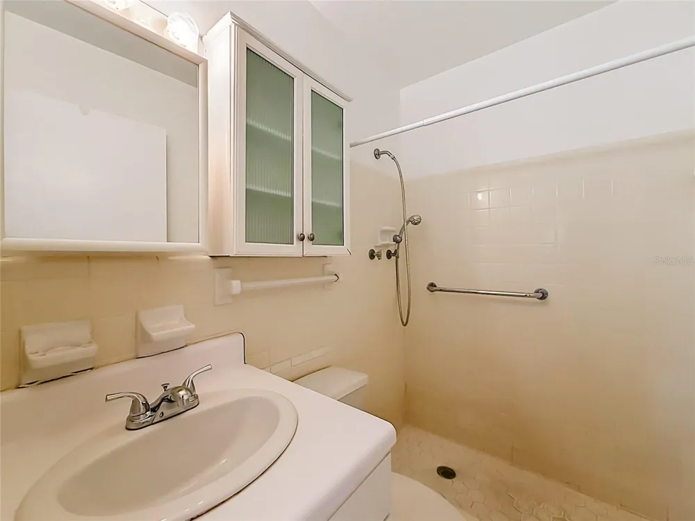 8101 113TH STREET #309 Seminole, FL 33772