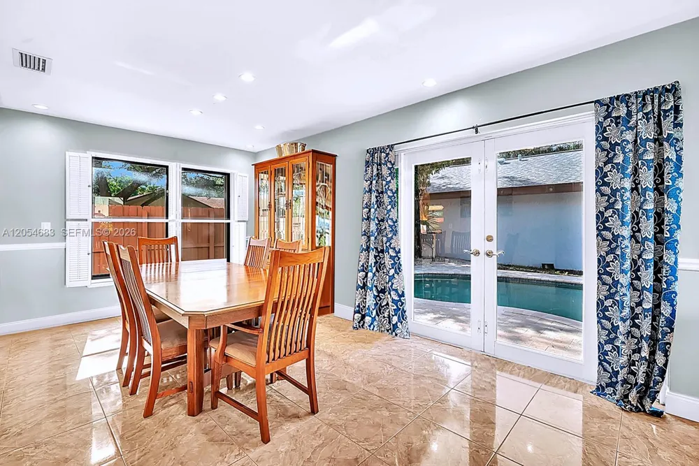 42 Birch Dr Cooper City, FL 33026
