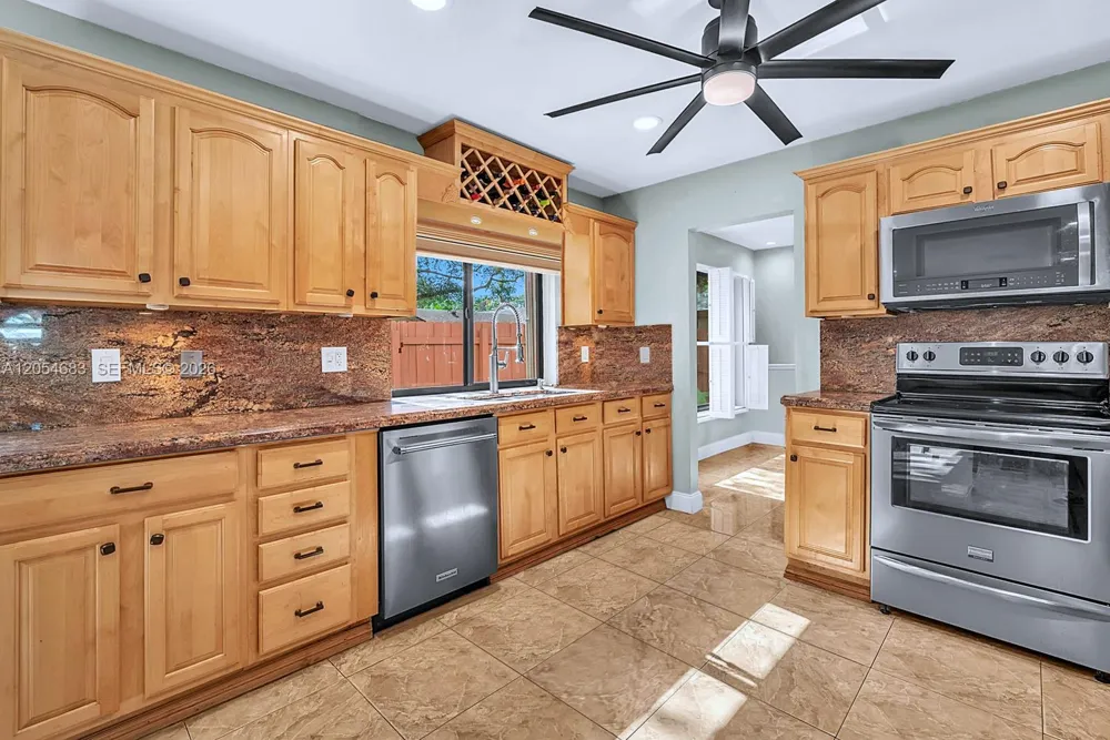 42 Birch Dr Cooper City, FL 33026