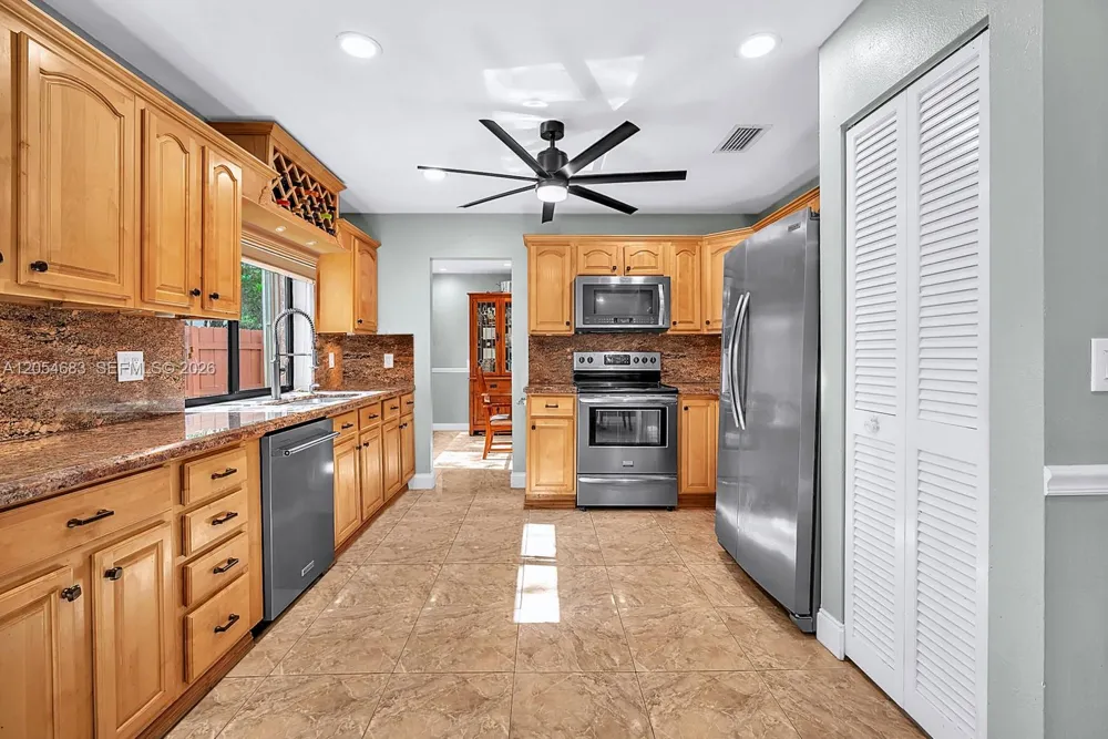 42 Birch Dr Cooper City, FL 33026