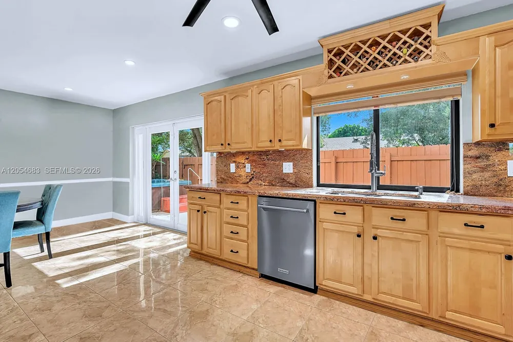 42 Birch Dr Cooper City, FL 33026